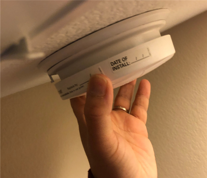 hand ceiling detector